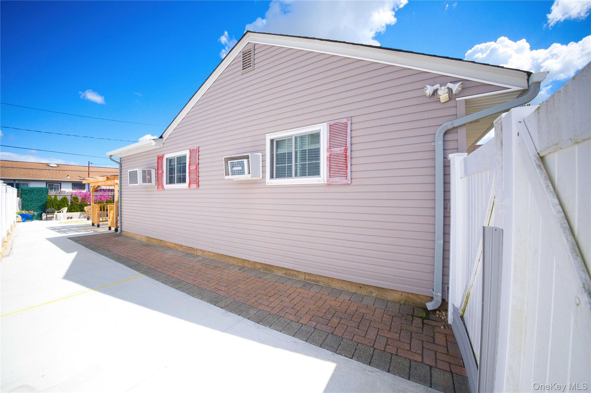 Single Family Cheshire Road Nassau County, NY 11714, MLS-989728-6