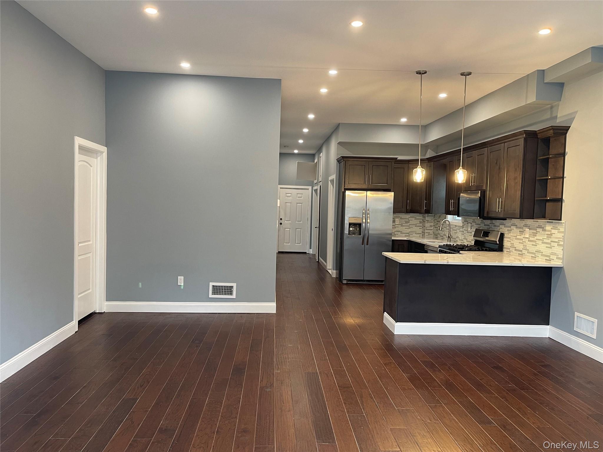 Single Family Covert  Nassau County, NY 11550, MLS-989742-7