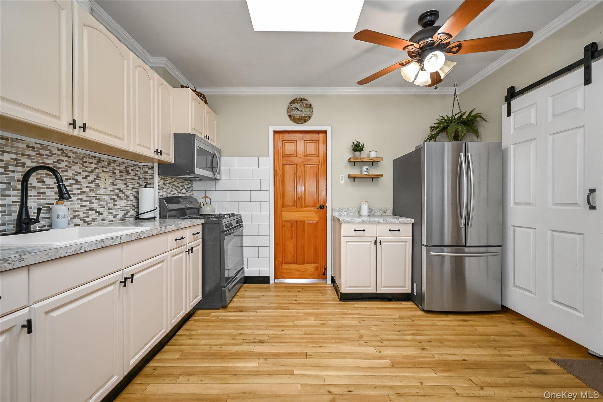 Single Family 58th Queens, NY 11378, MLS-989749-7