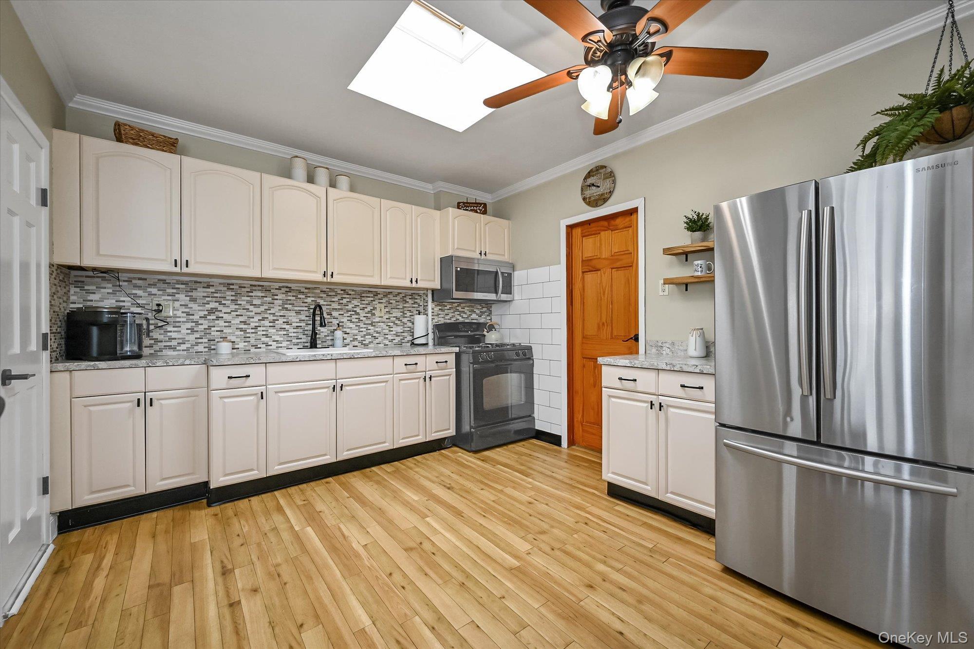 Single Family 58th Queens, NY 11378, MLS-989749-8