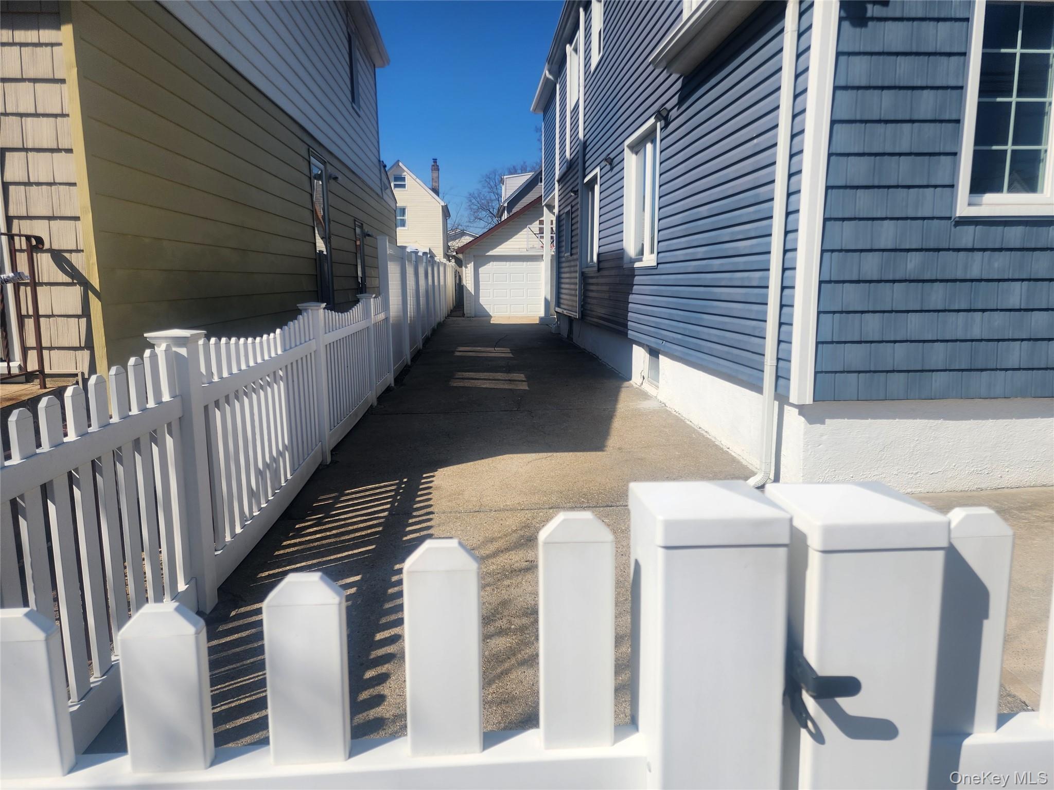 Single Family Dewitt  Nassau County, NY 11580, MLS-989793-32