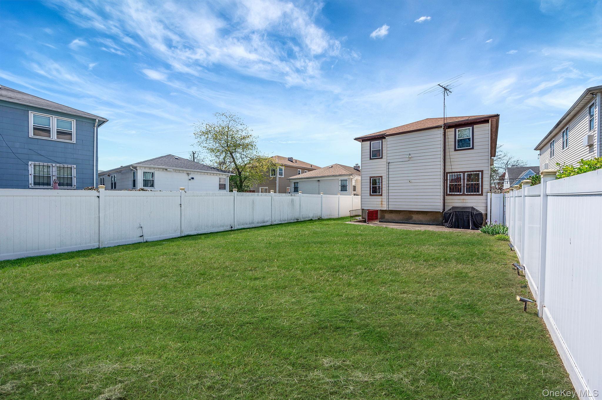 Single Family Bay 25th Queens, NY 11691, MLS-989809-28