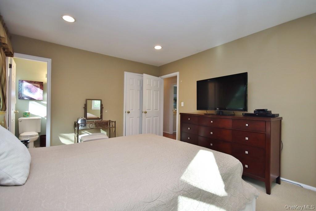 Single Family Hungerford  Westchester County, NY 10510, MLS-989822-13