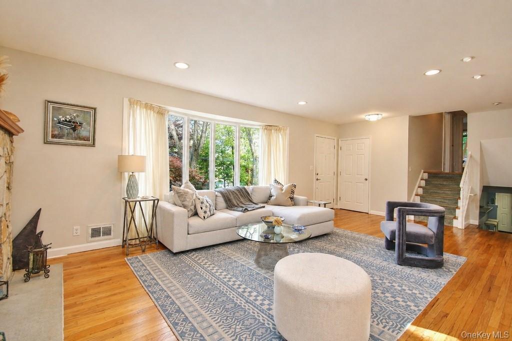 Single Family Hungerford  Westchester County, NY 10510, MLS-989822-8