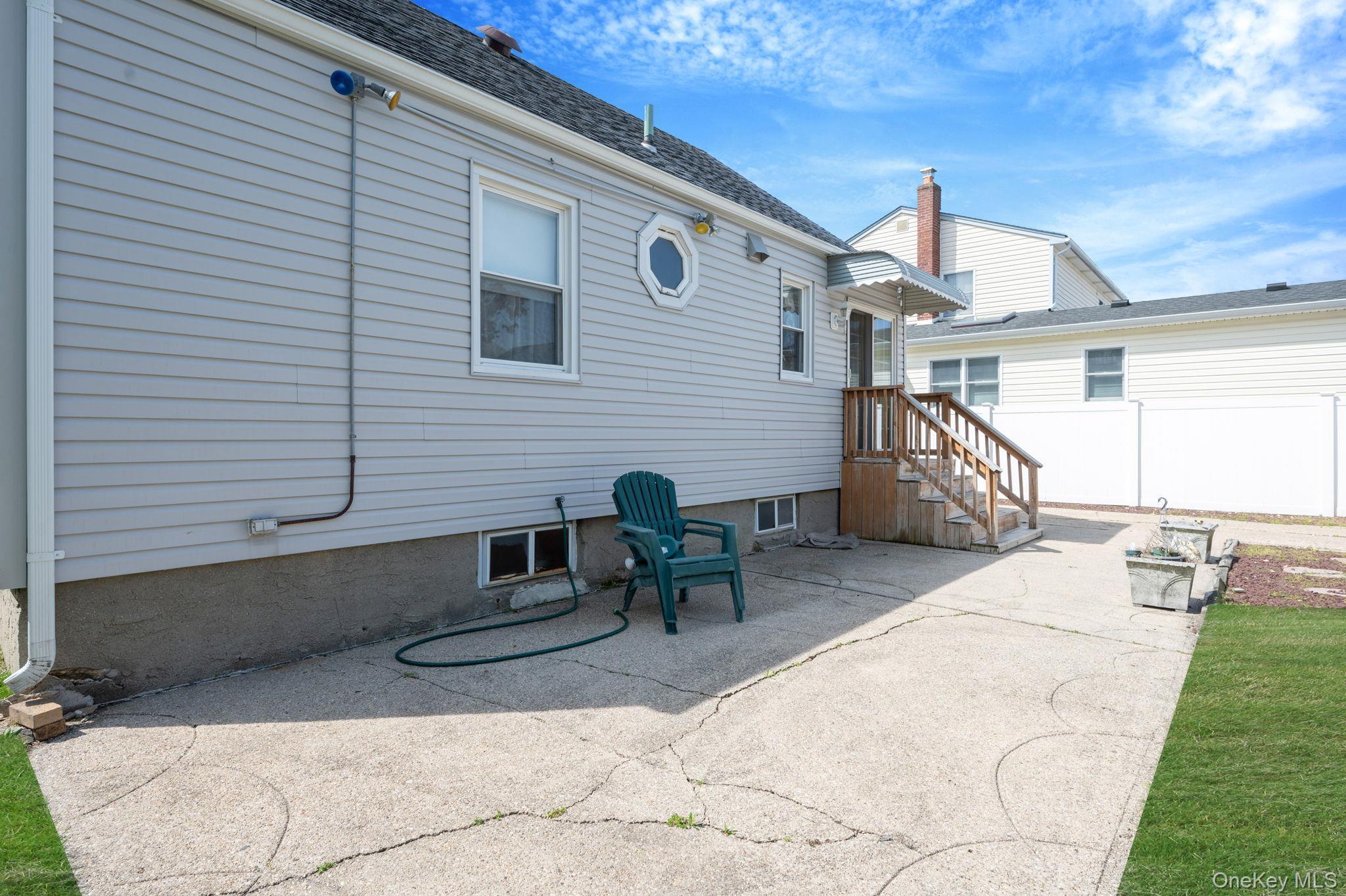 Single Family Doris  Nassau County, NY 11710, MLS-989898-10