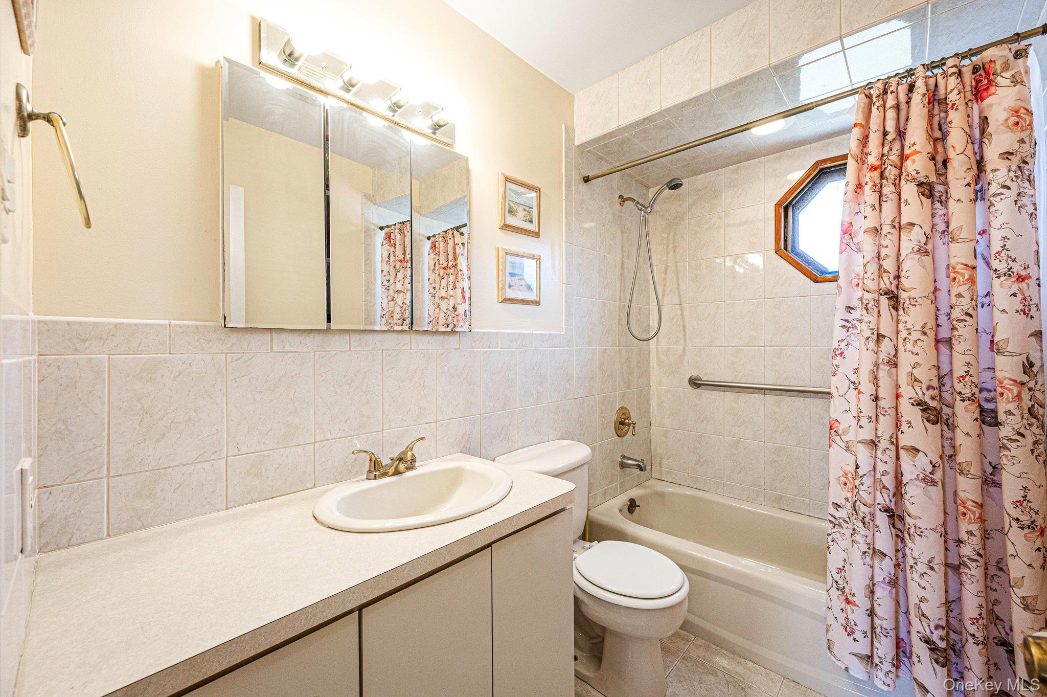 Single Family Doris  Nassau County, NY 11710, MLS-989898-24