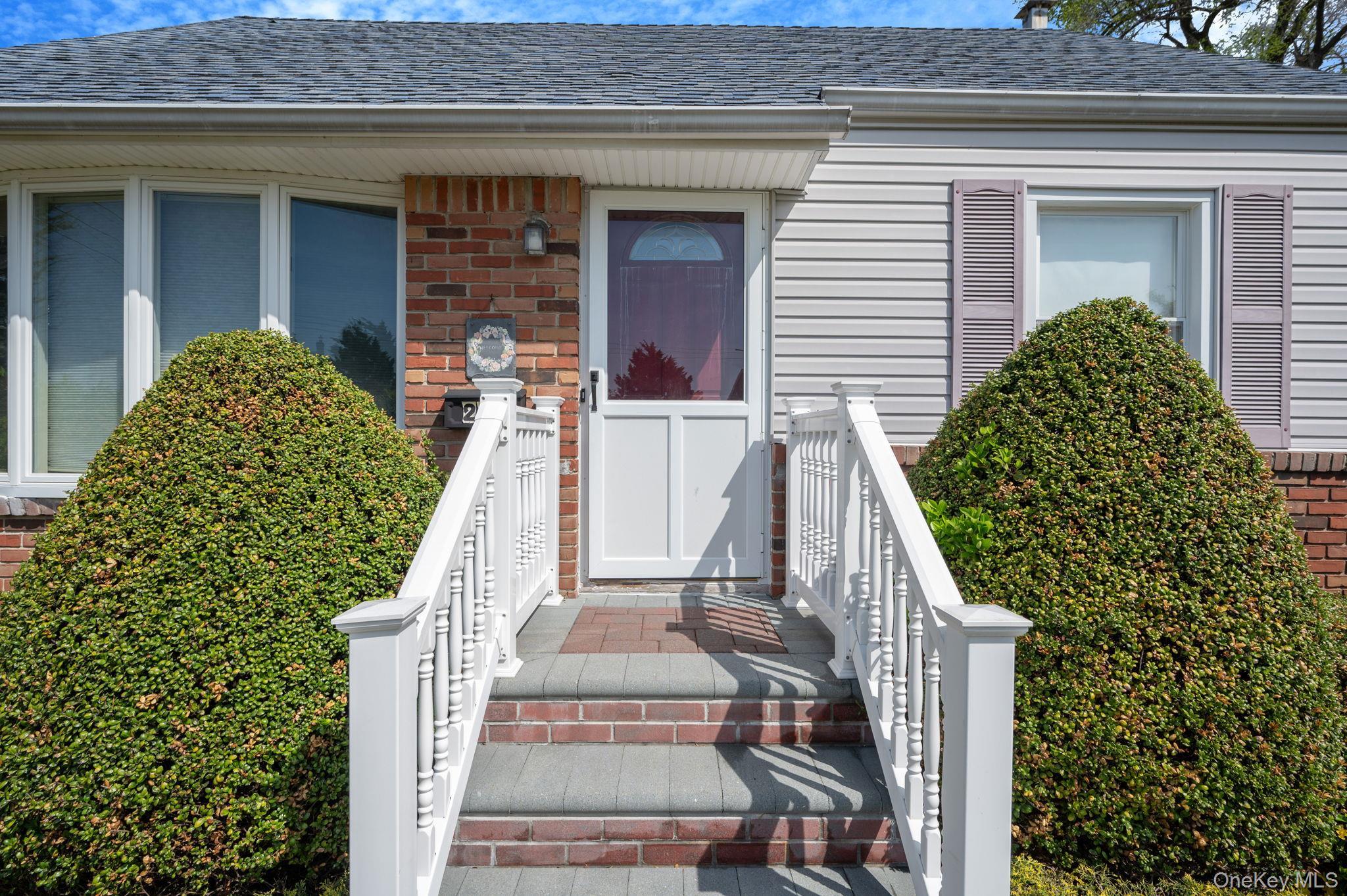 Single Family Doris  Nassau County, NY 11710, MLS-989898-4