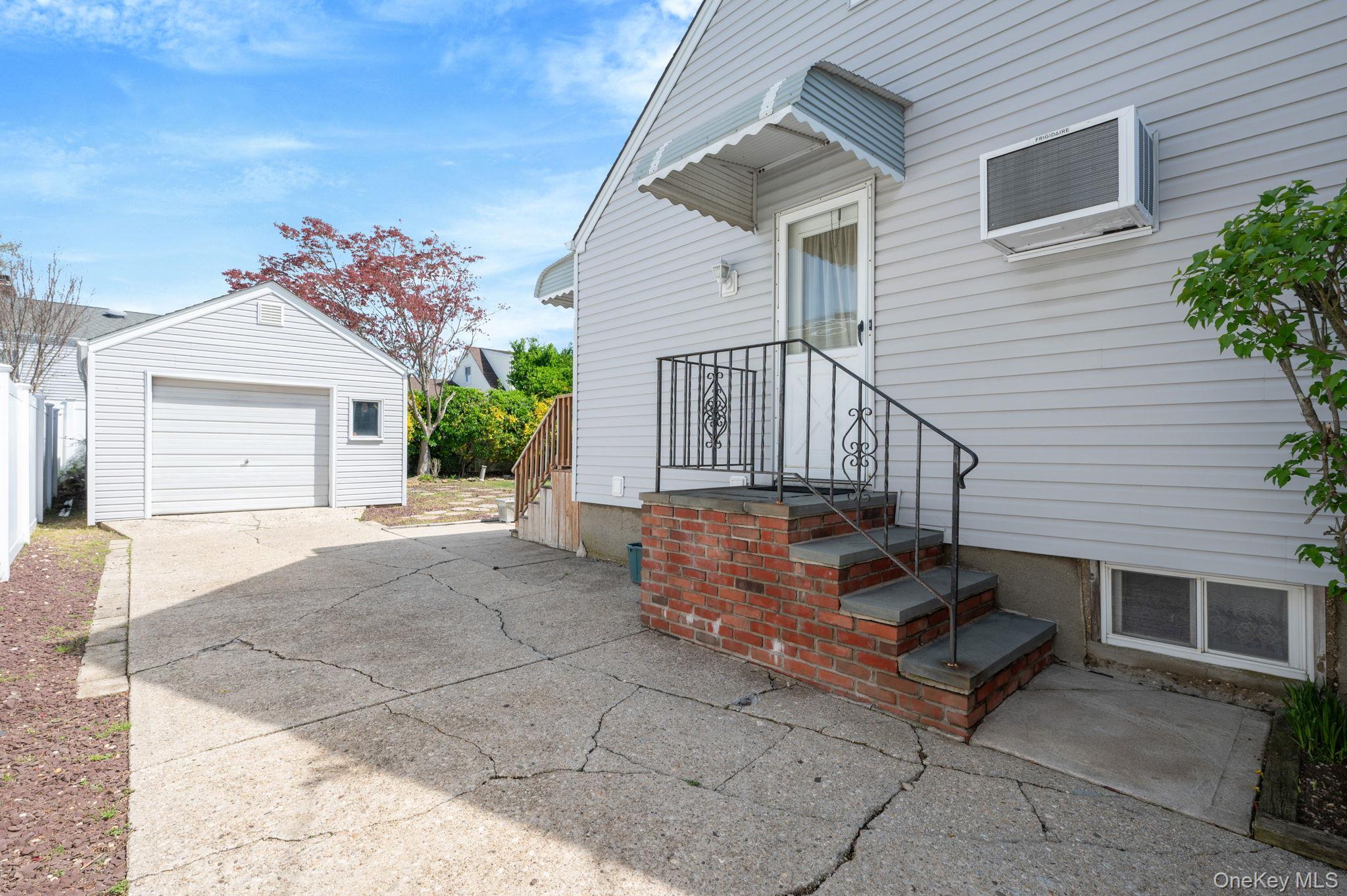 Single Family Doris  Nassau County, NY 11710, MLS-989898-5