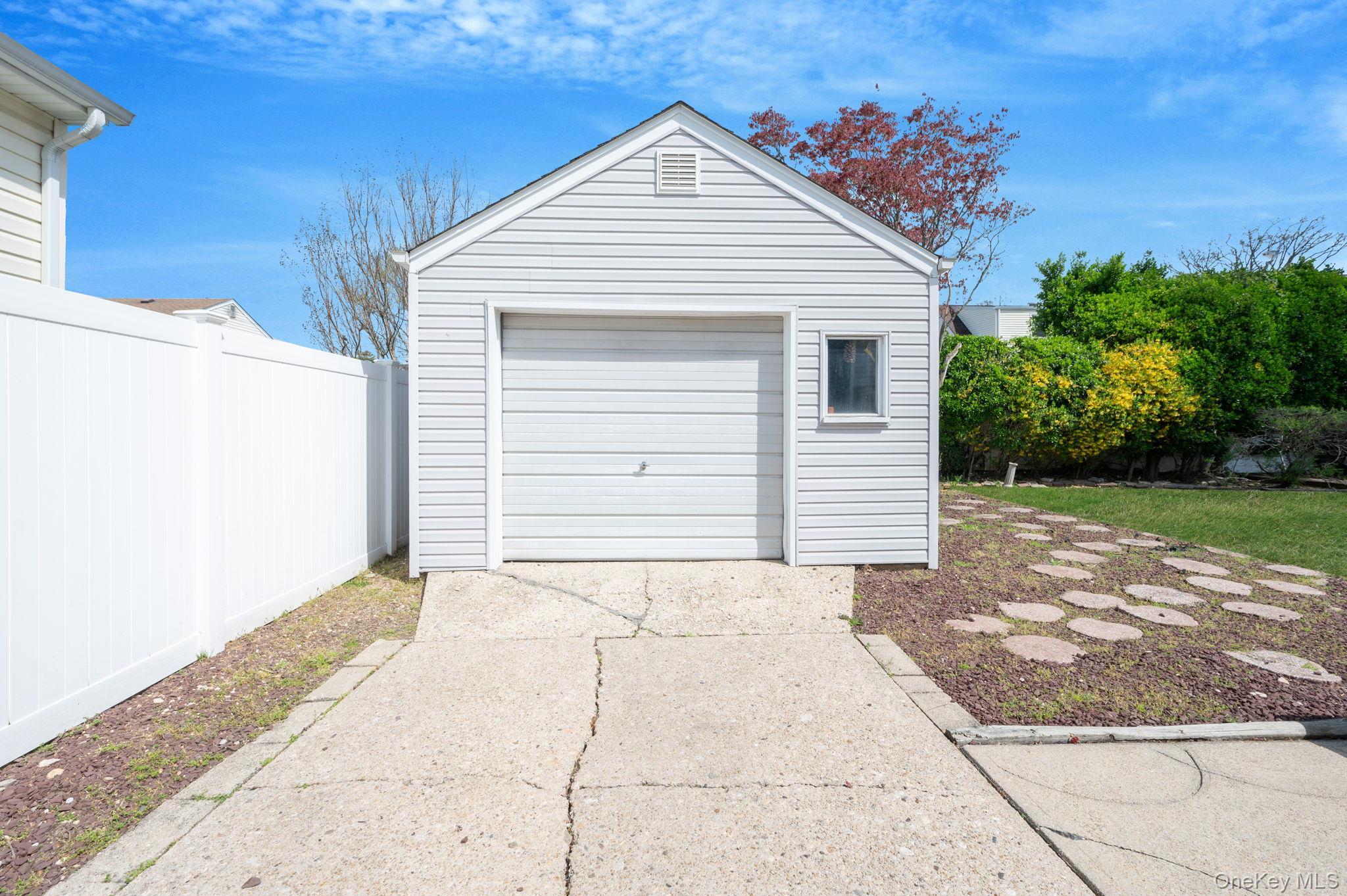 Single Family Doris  Nassau County, NY 11710, MLS-989898-6