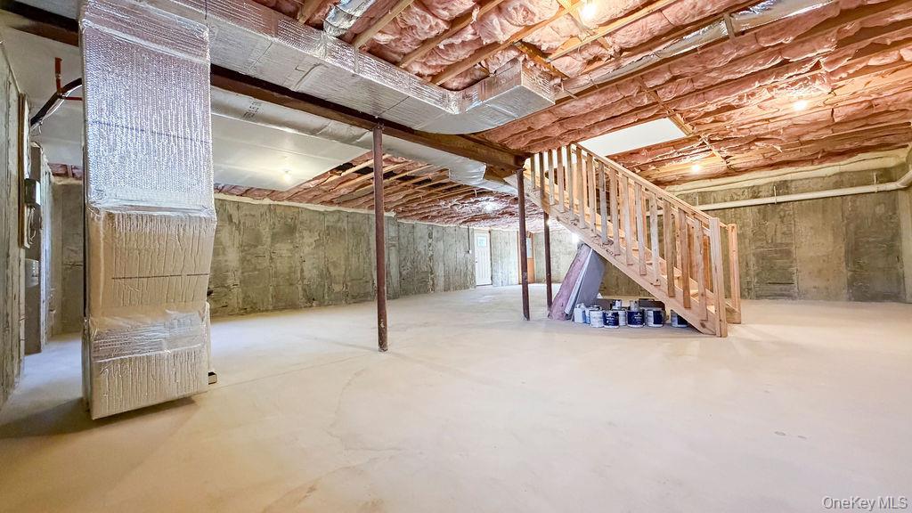 Single Family Hawthorne Drive N  Nassau County, NY 11793, MLS-989917-32
