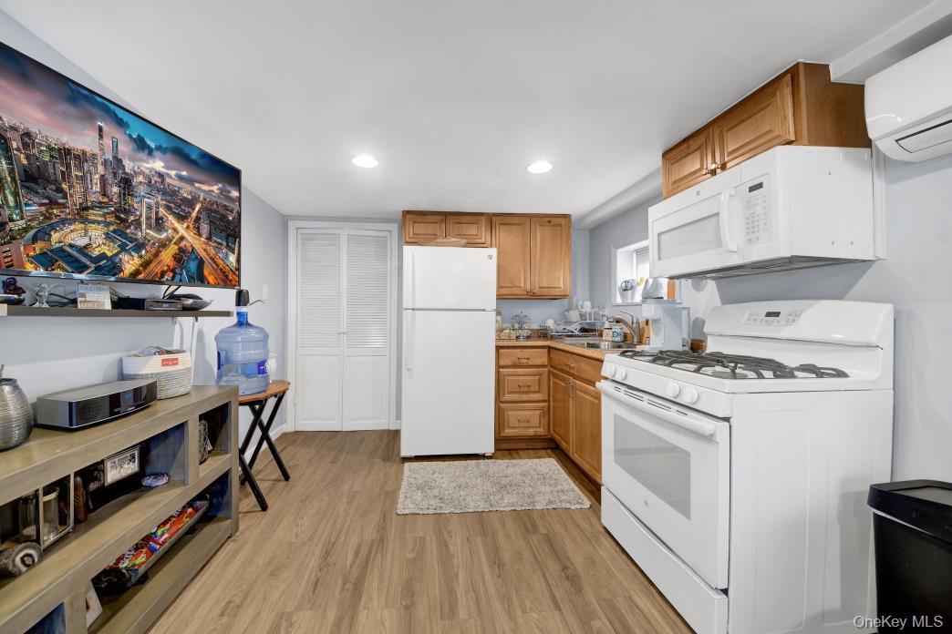 Single Family Philip  Bronx, NY 10465, MLS-989961-20