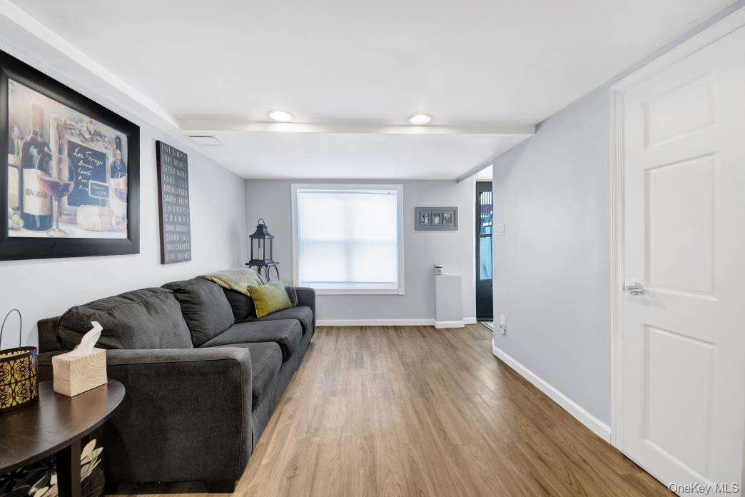 Single Family Philip  Bronx, NY 10465, MLS-989961-21