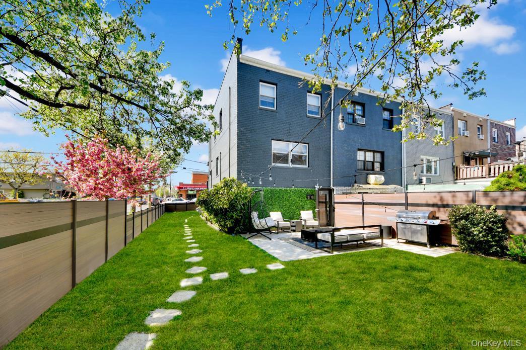 Single Family Philip  Bronx, NY 10465, MLS-989961-24