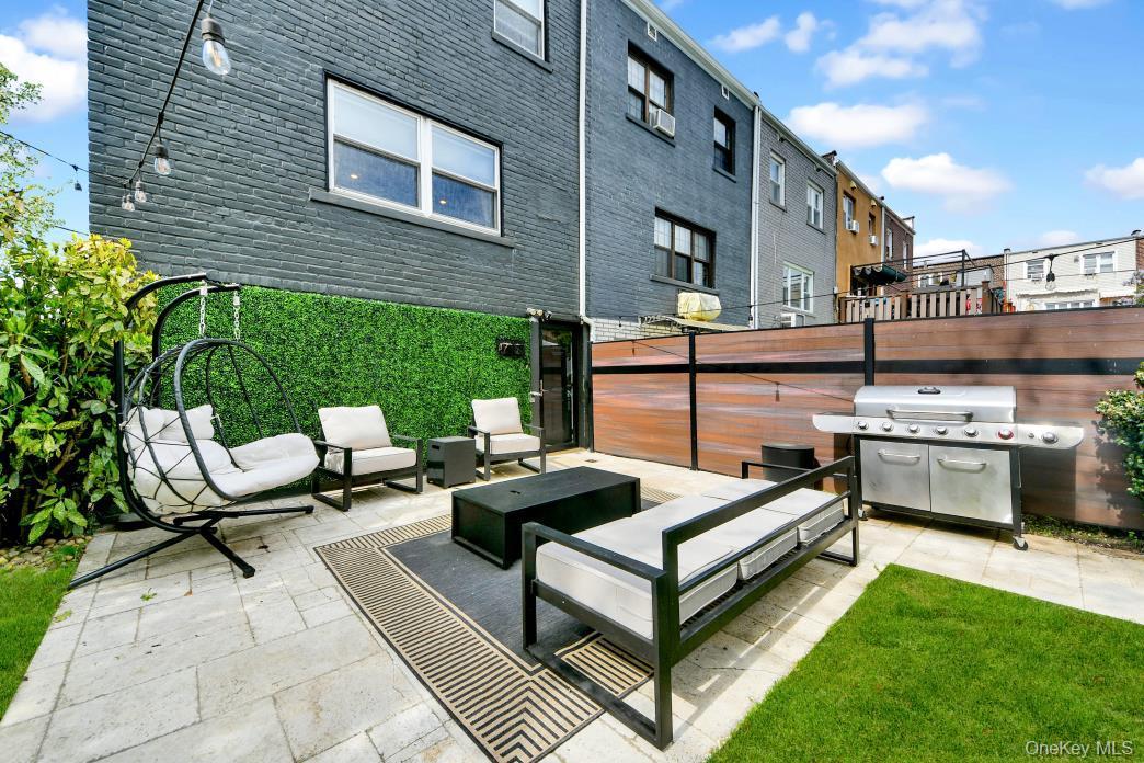 Single Family Philip  Bronx, NY 10465, MLS-989961-25