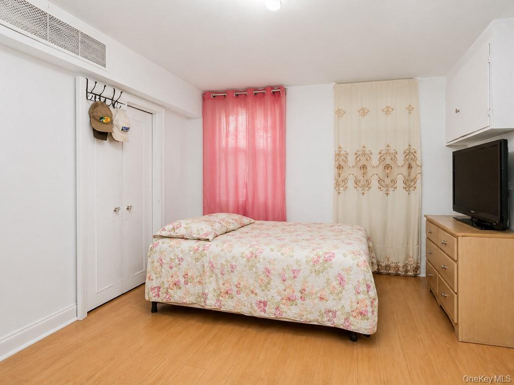 Single Family Holland  Bronx, NY 10467, MLS-989978-16
