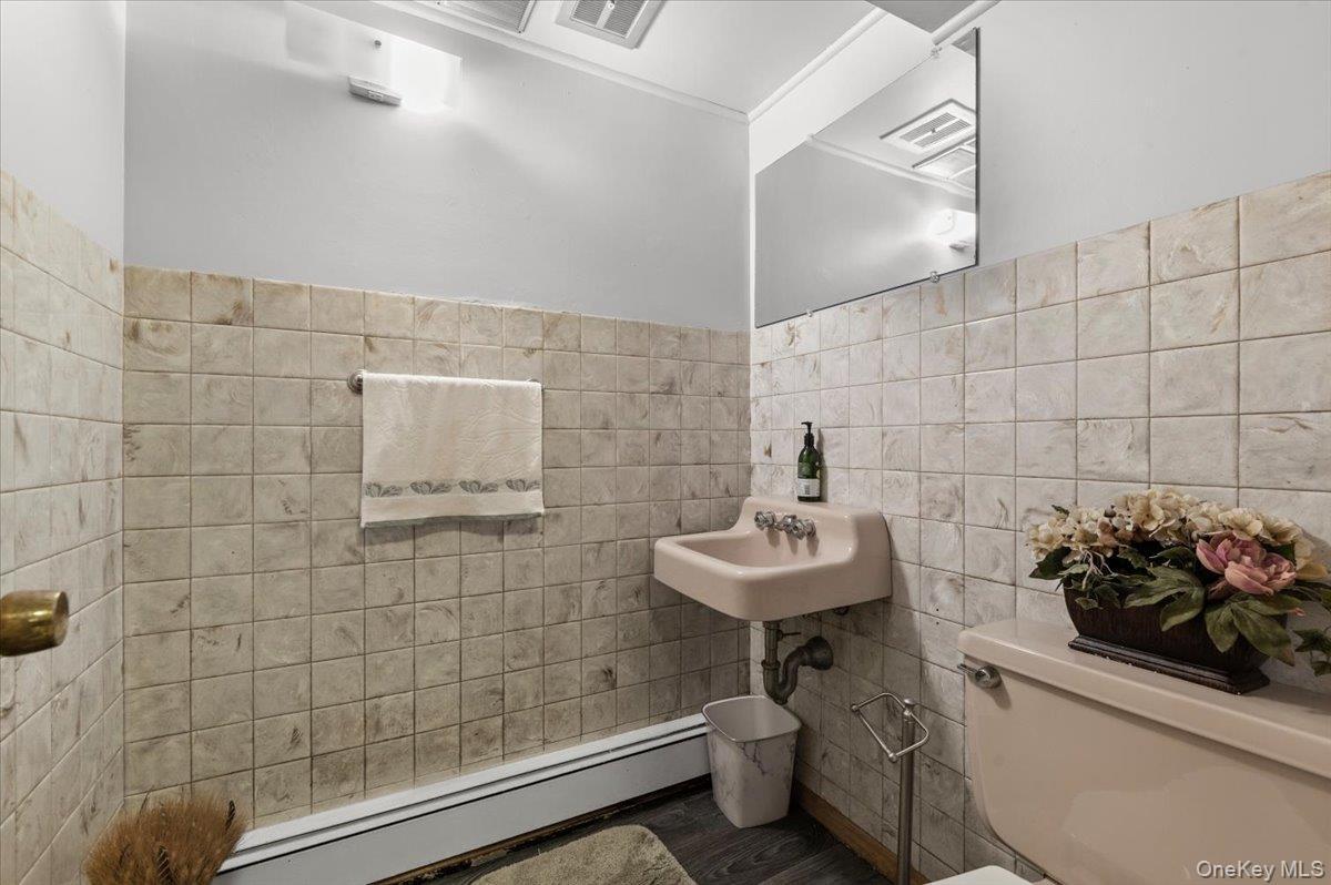 Single Family Maple  Nassau County, NY 11553, MLS-989990-19