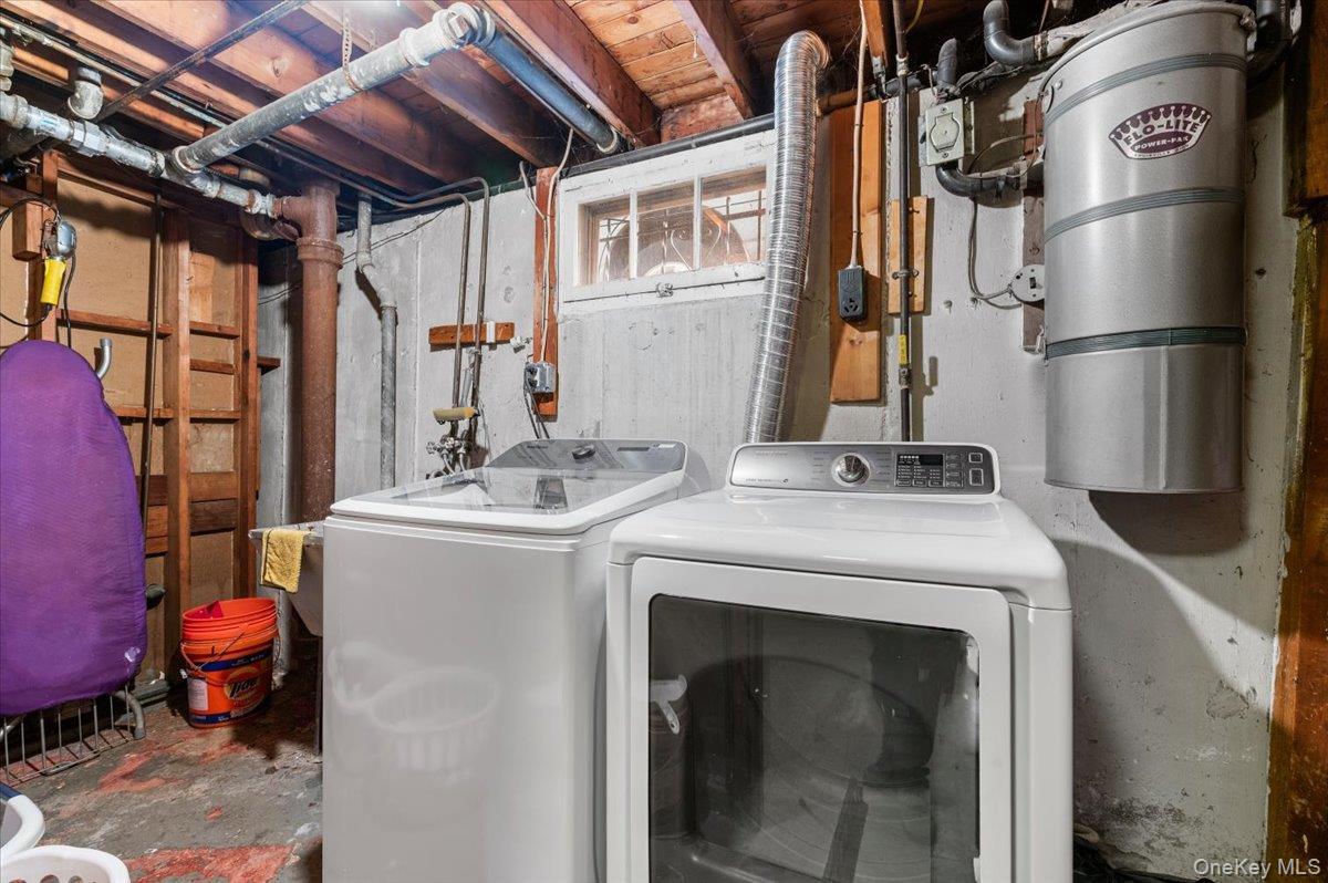 Single Family Maple  Nassau County, NY 11553, MLS-989990-22