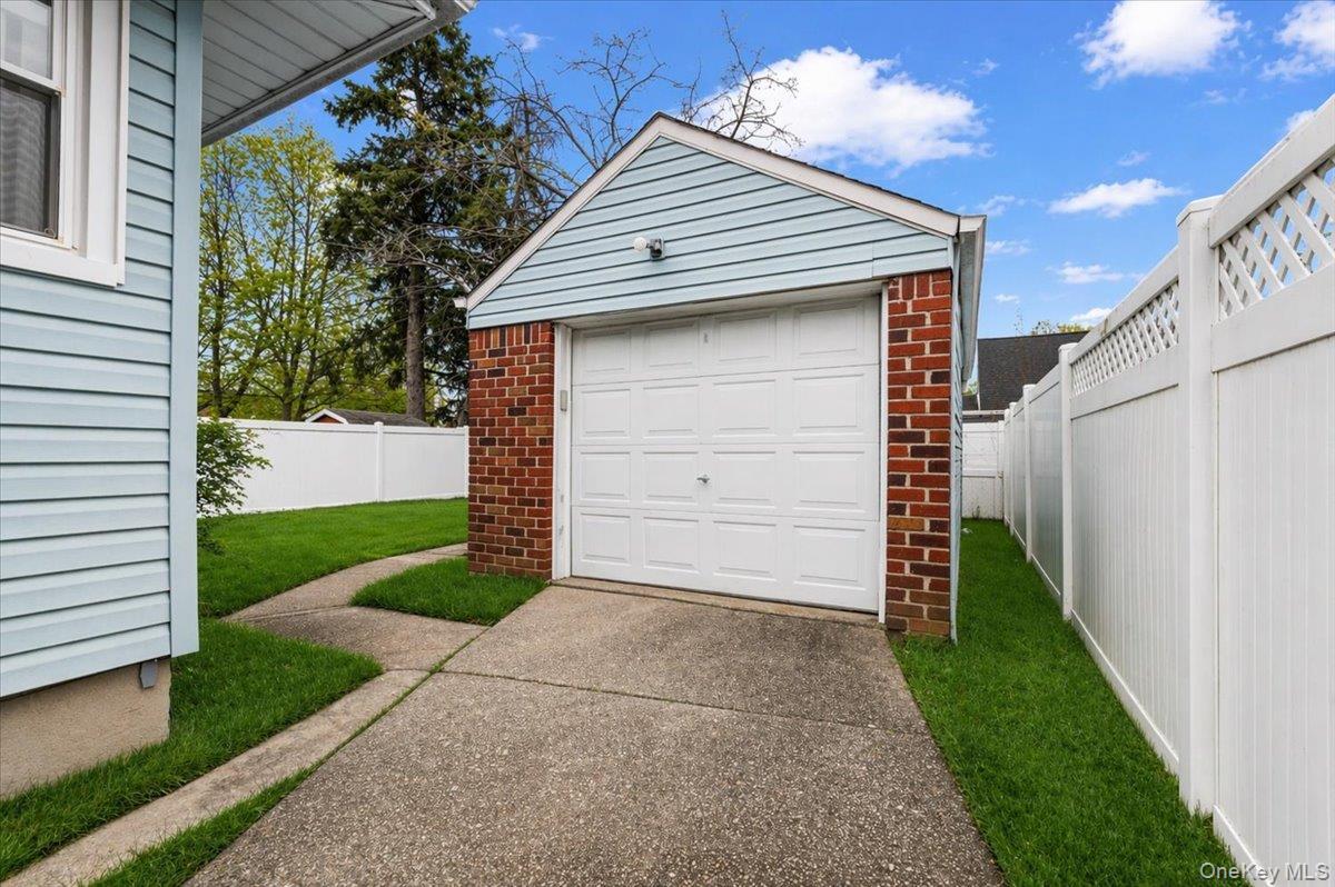 Single Family Maple  Nassau County, NY 11553, MLS-989990-23