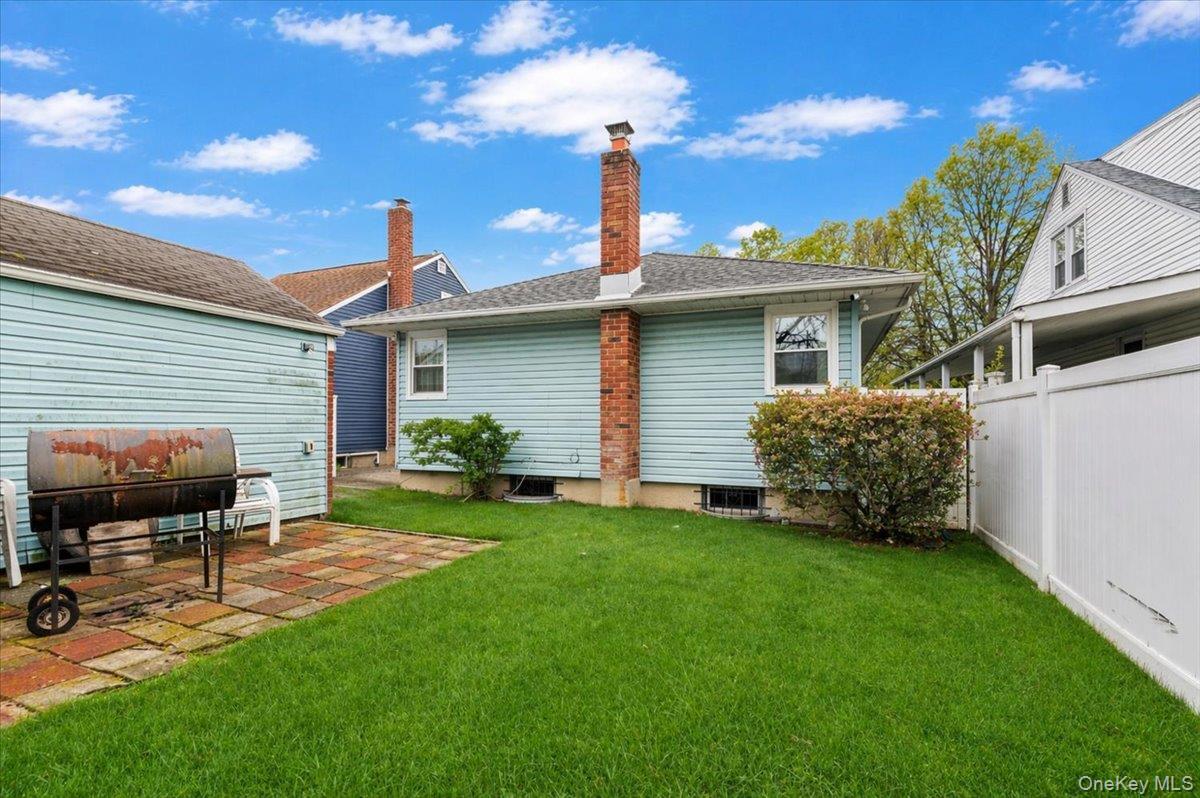 Single Family Maple  Nassau County, NY 11553, MLS-989990-25