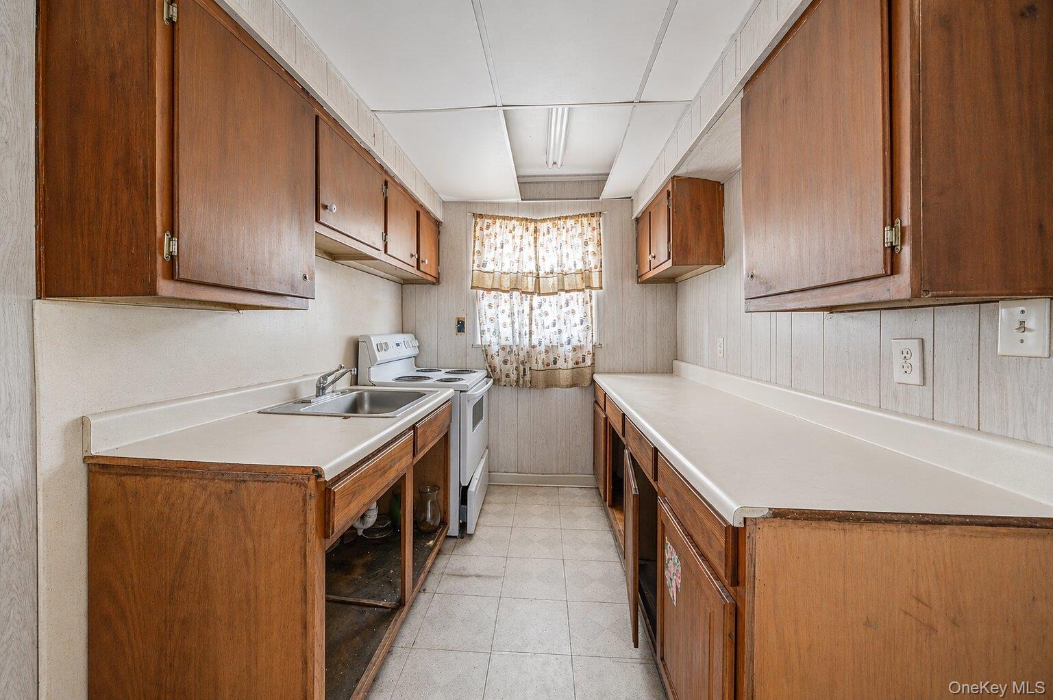 Single Family Coventry  Nassau County, NY 11552, MLS-990046-8