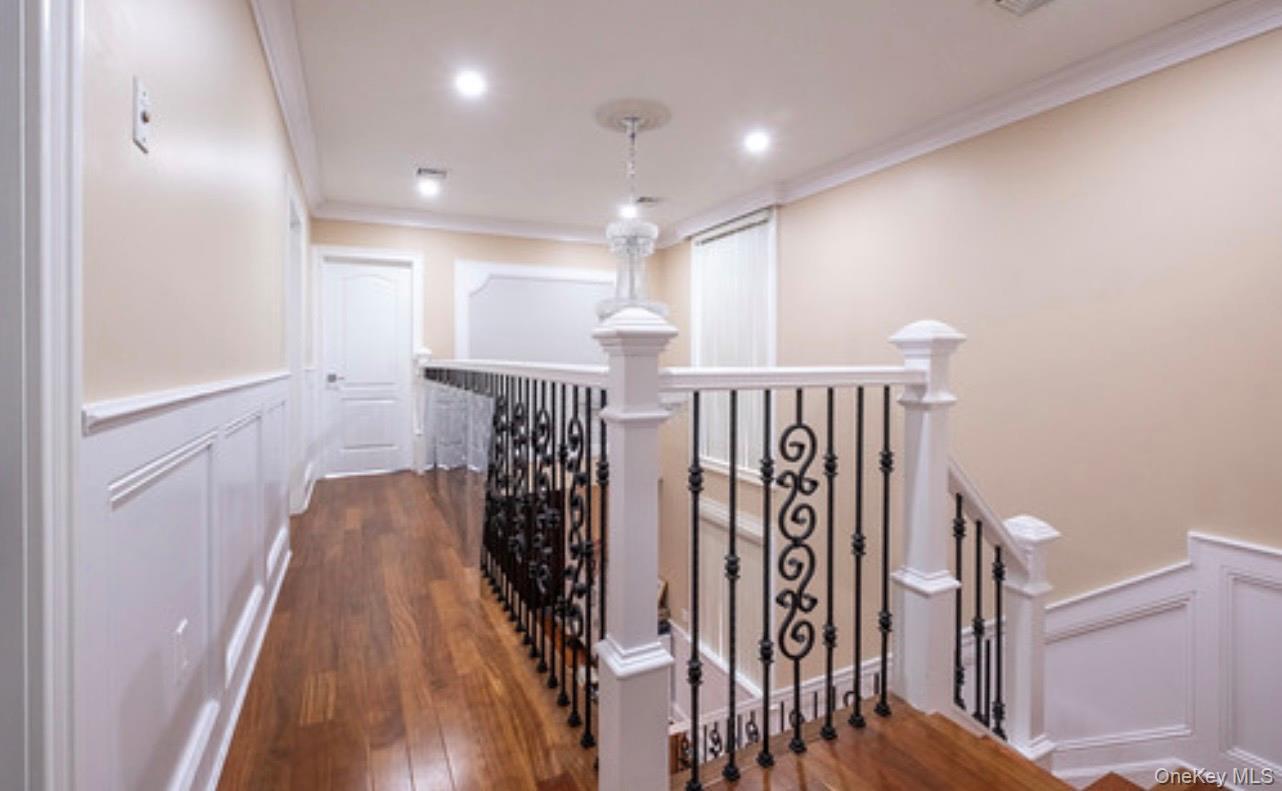 Single Family Van Zandt Avenue Queens, NY 11362, MLS-990066-17