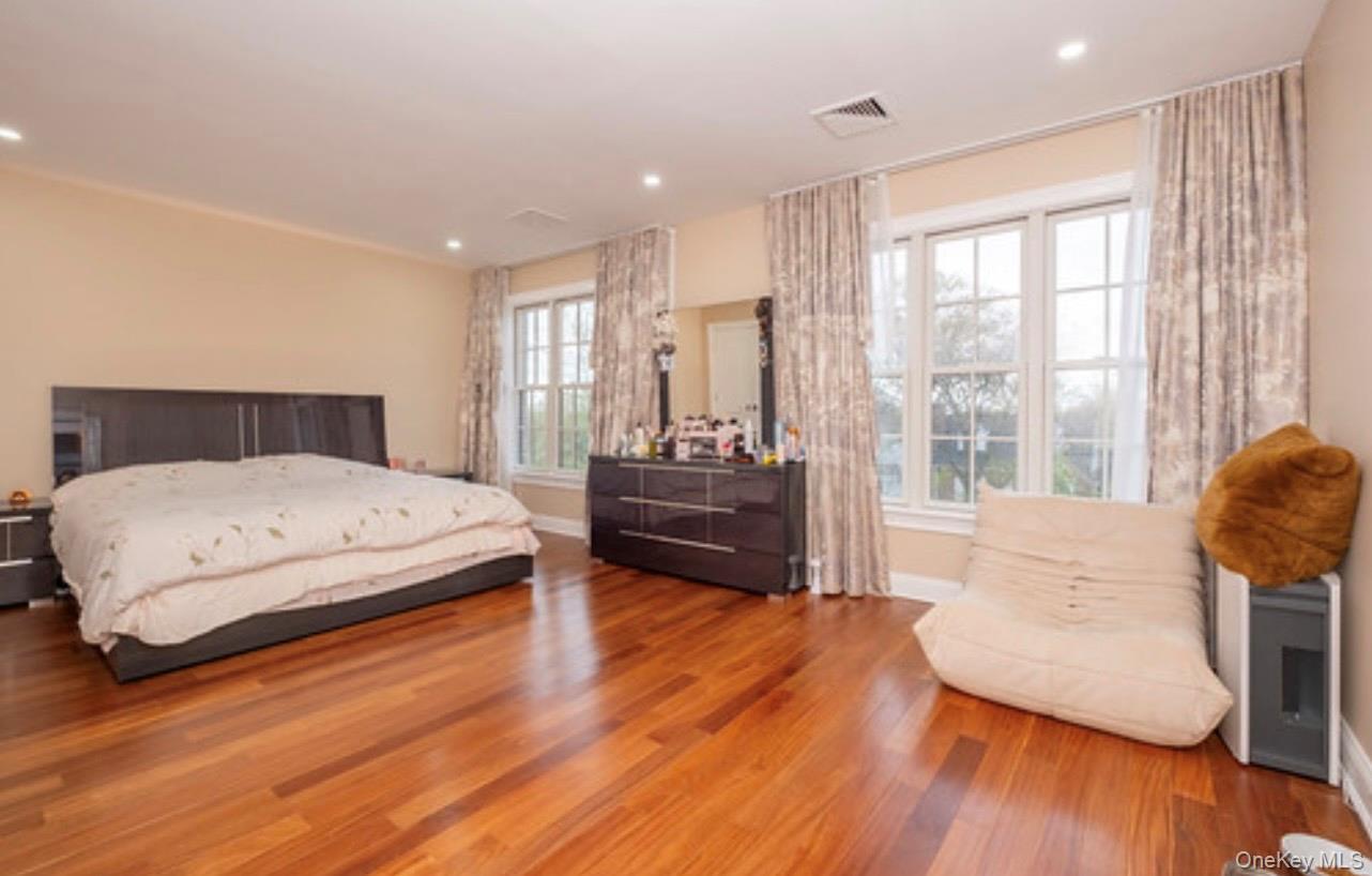 Single Family Van Zandt Avenue Queens, NY 11362, MLS-990066-20
