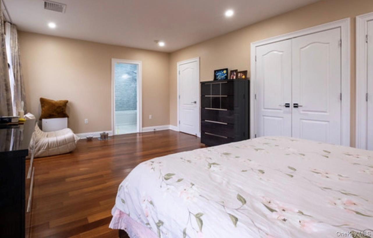 Single Family Van Zandt Avenue Queens, NY 11362, MLS-990066-21