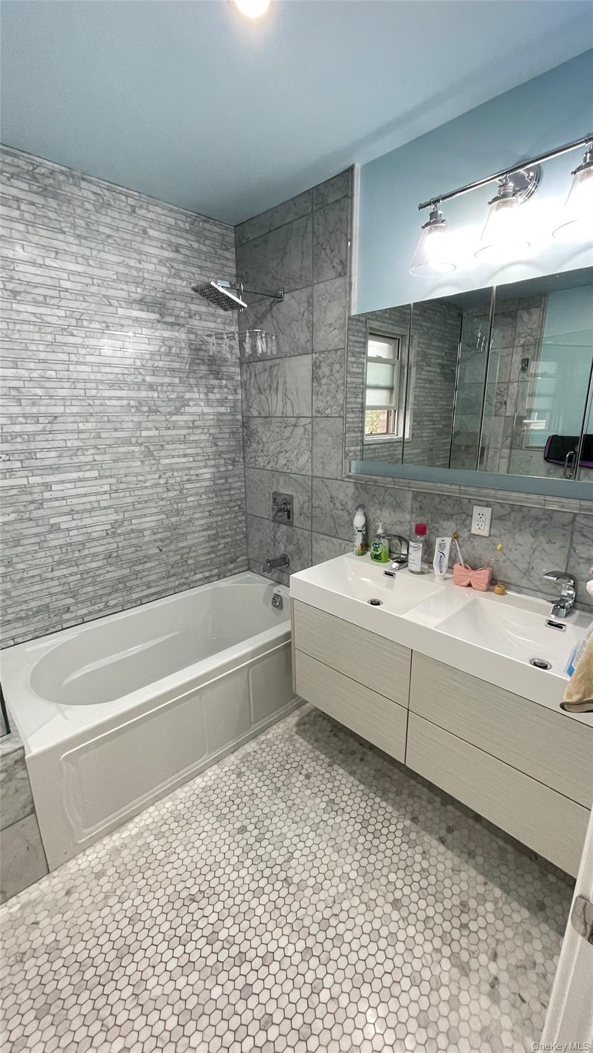 Single Family Van Zandt Avenue Queens, NY 11362, MLS-990066-25