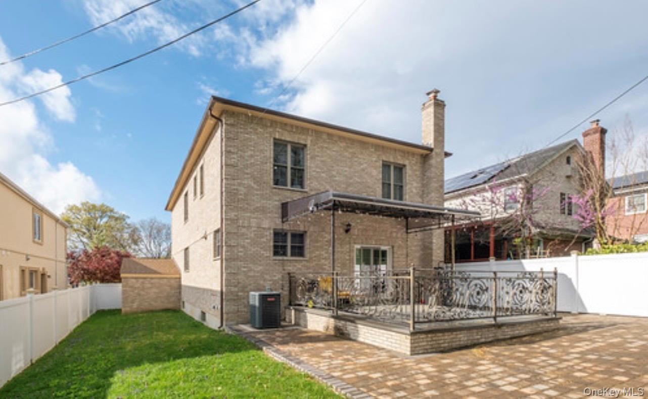 Single Family Van Zandt Avenue Queens, NY 11362, MLS-990066-29
