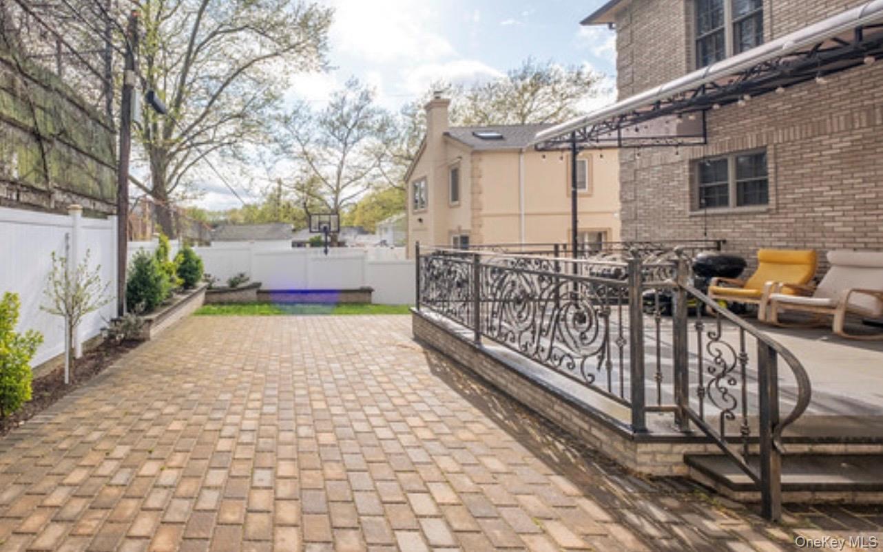 Single Family Van Zandt Avenue Queens, NY 11362, MLS-990066-30