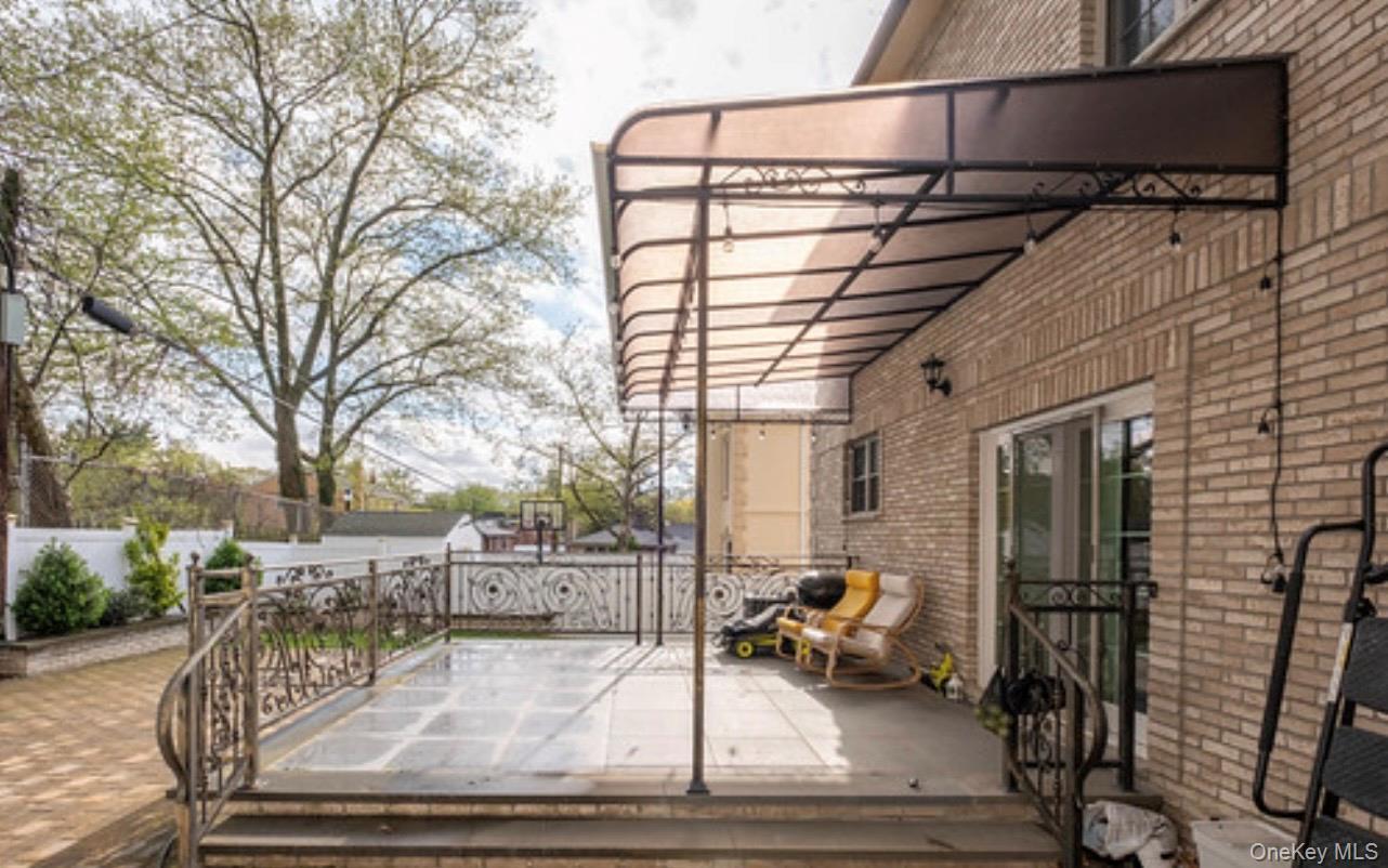 Single Family Van Zandt Avenue  Queens, NY 11362, MLS-990066-31