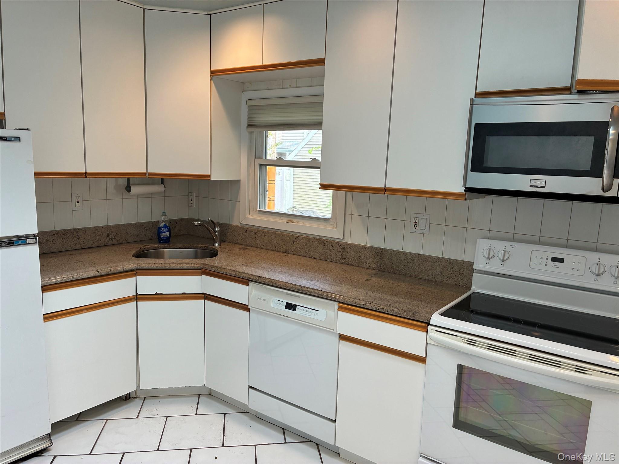 Single Family Stephen Marc  Nassau County, NY 11554, MLS-990069-4