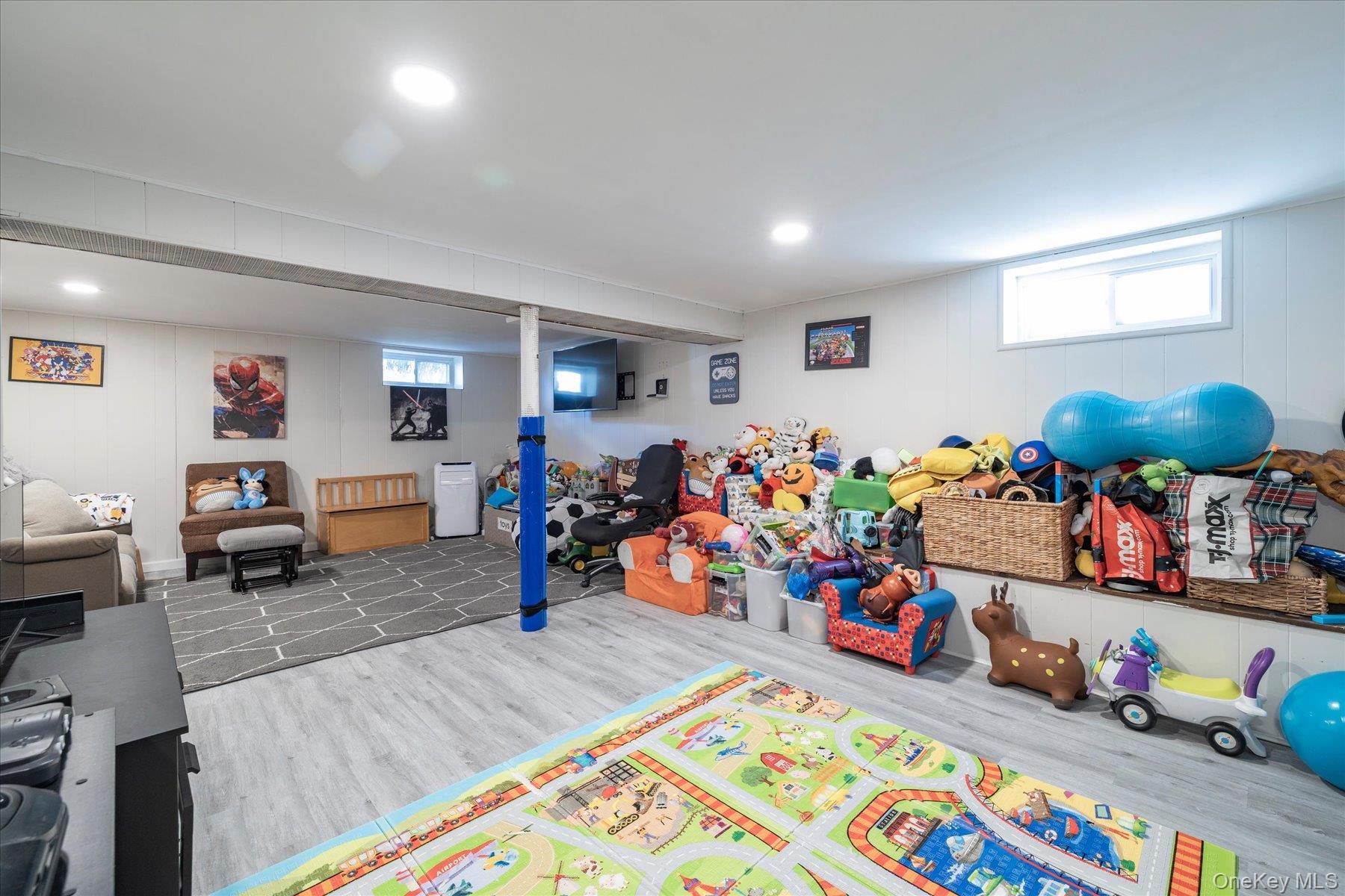 Single Family Laurel  Nassau County, NY 11510, MLS-990072-21