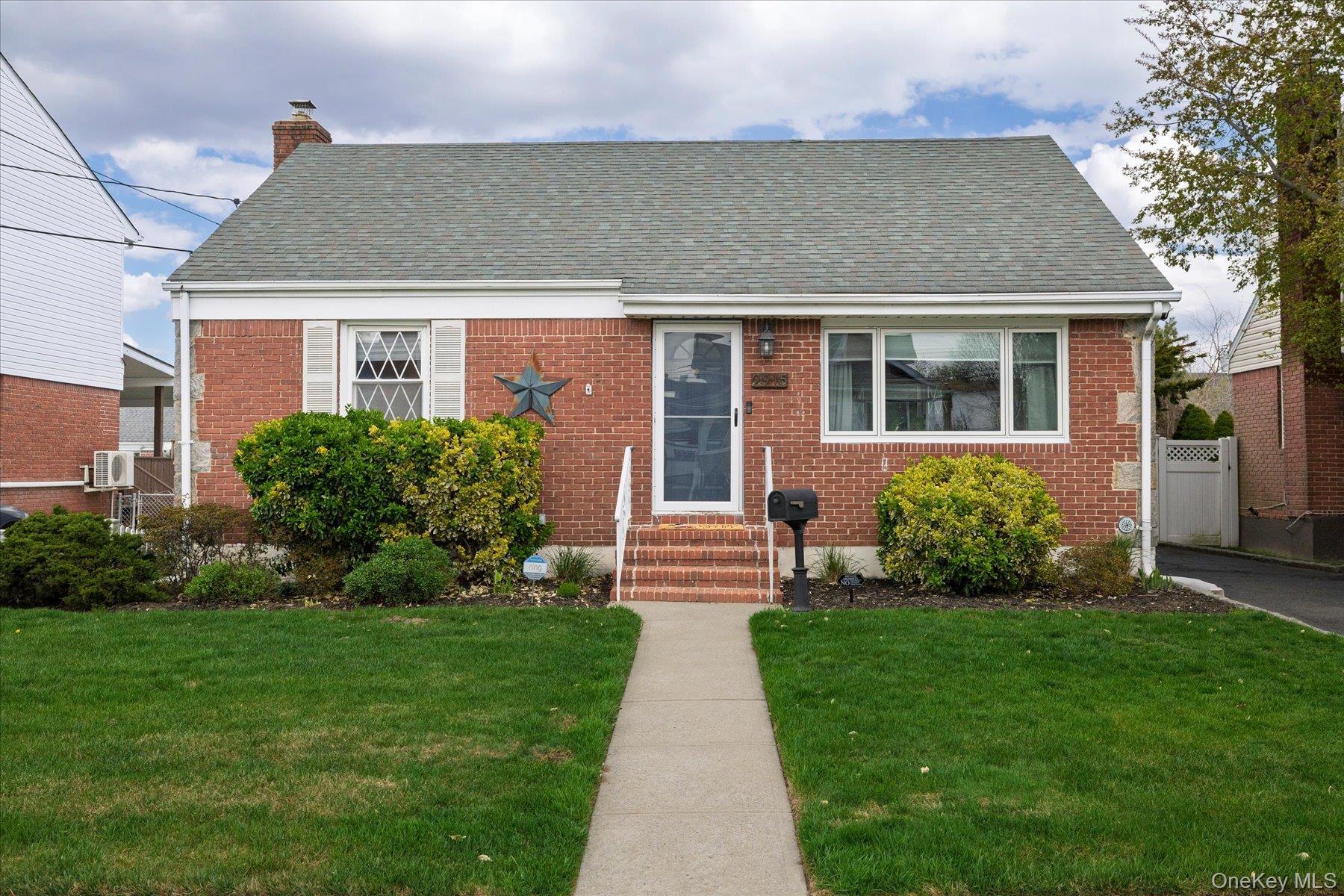 Single Family Laurel  Nassau County, NY 11510, MLS-990072-3