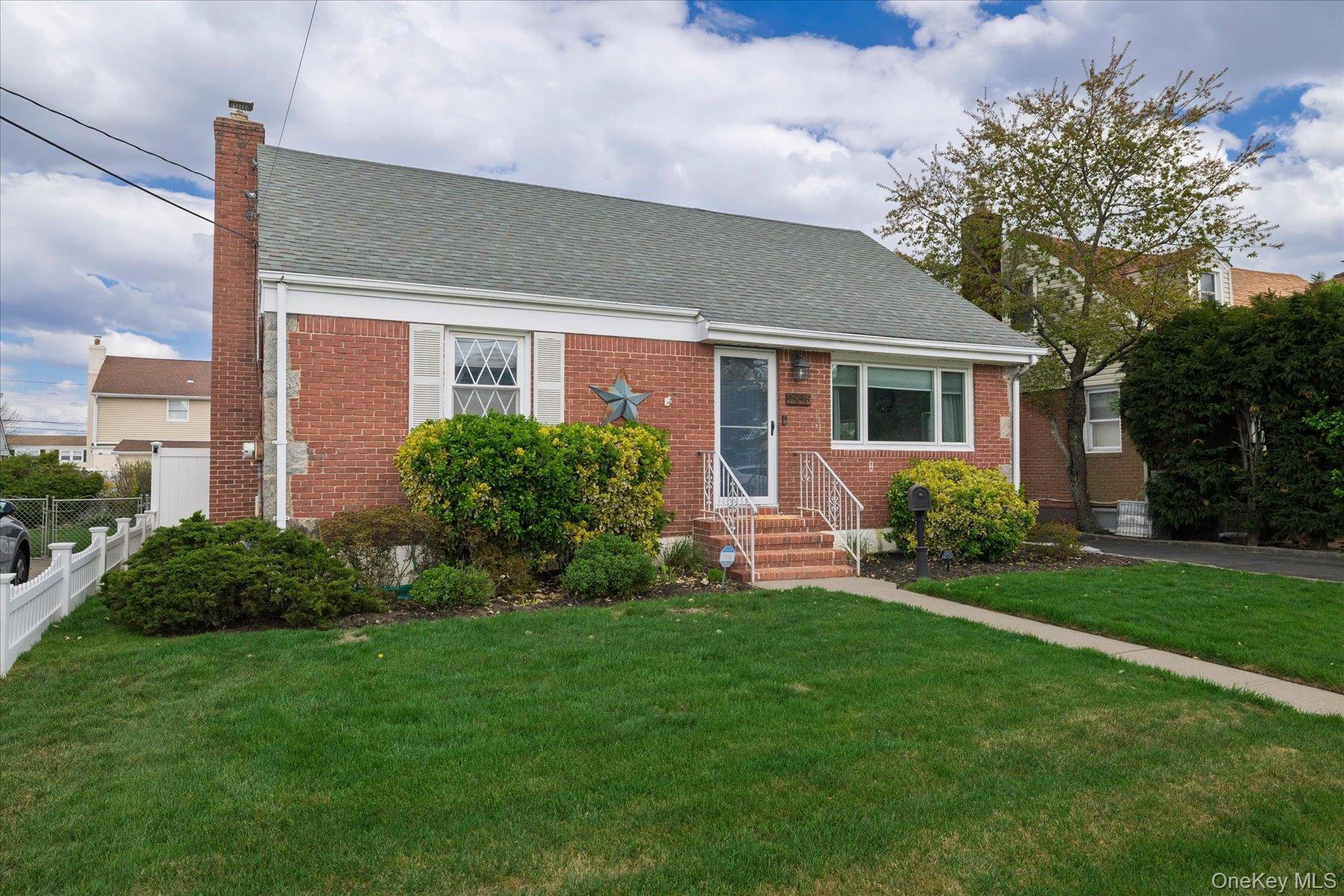 Single Family Laurel  Nassau County, NY 11510, MLS-990072-4