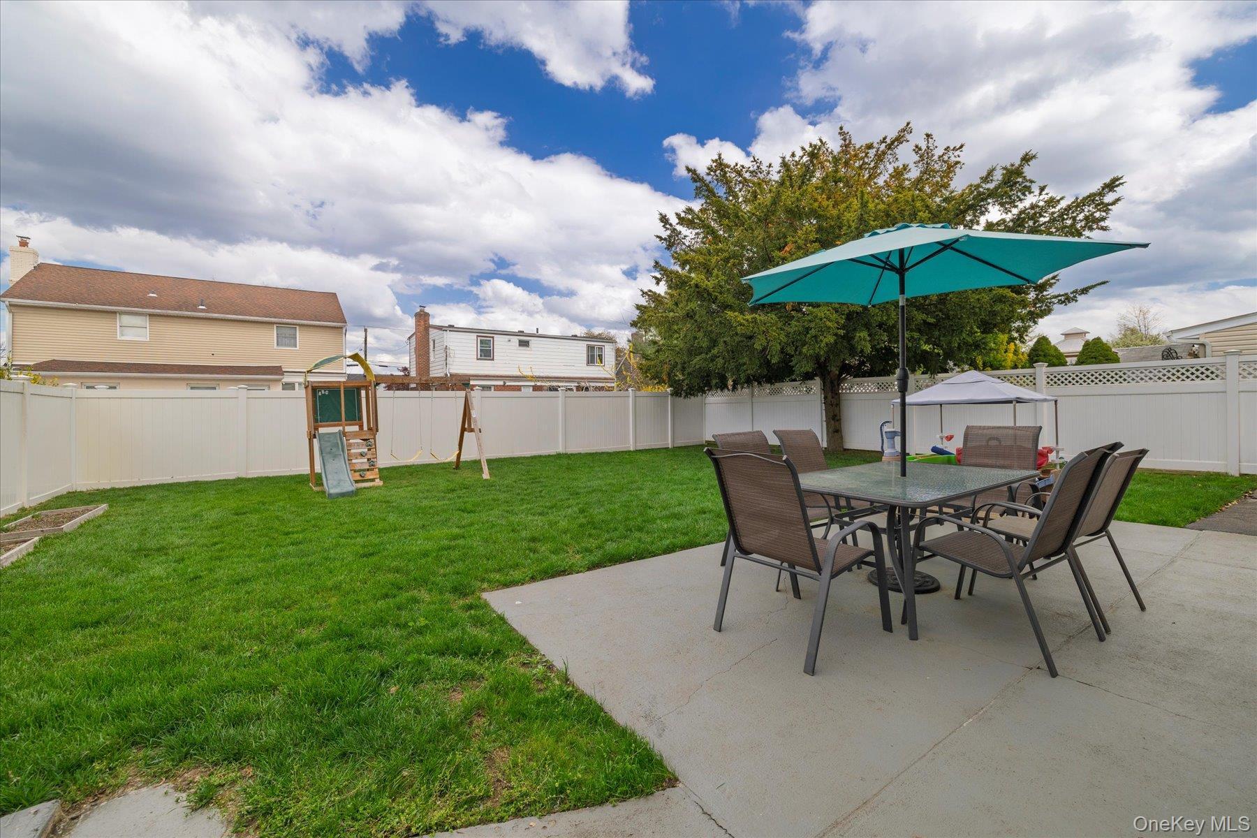 Single Family Laurel  Nassau County, NY 11510, MLS-990072-6