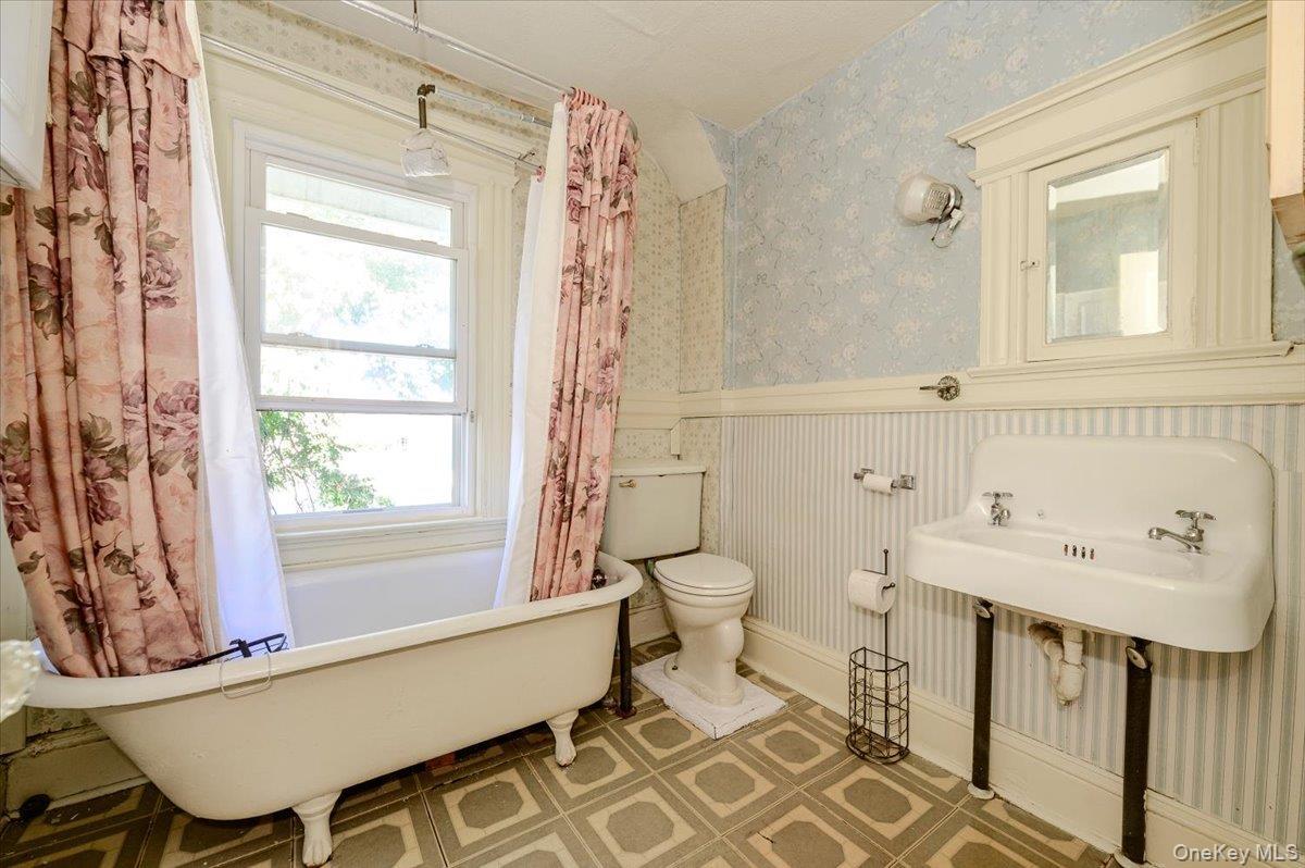 Single Family Davis Avenue  Staten Island, NY 10310, MLS-990086-15