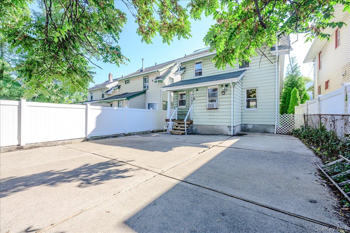 Single Family Davis Avenue  Staten Island, NY 10310, MLS-990086-21