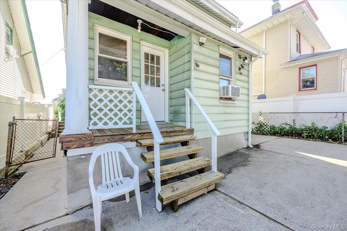 Single Family Davis Avenue  Staten Island, NY 10310, MLS-990086-23