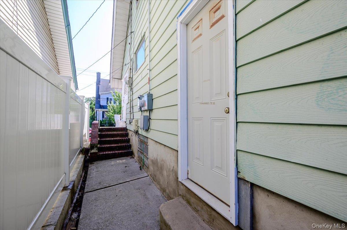 Single Family Davis Avenue  Staten Island, NY 10310, MLS-990086-24