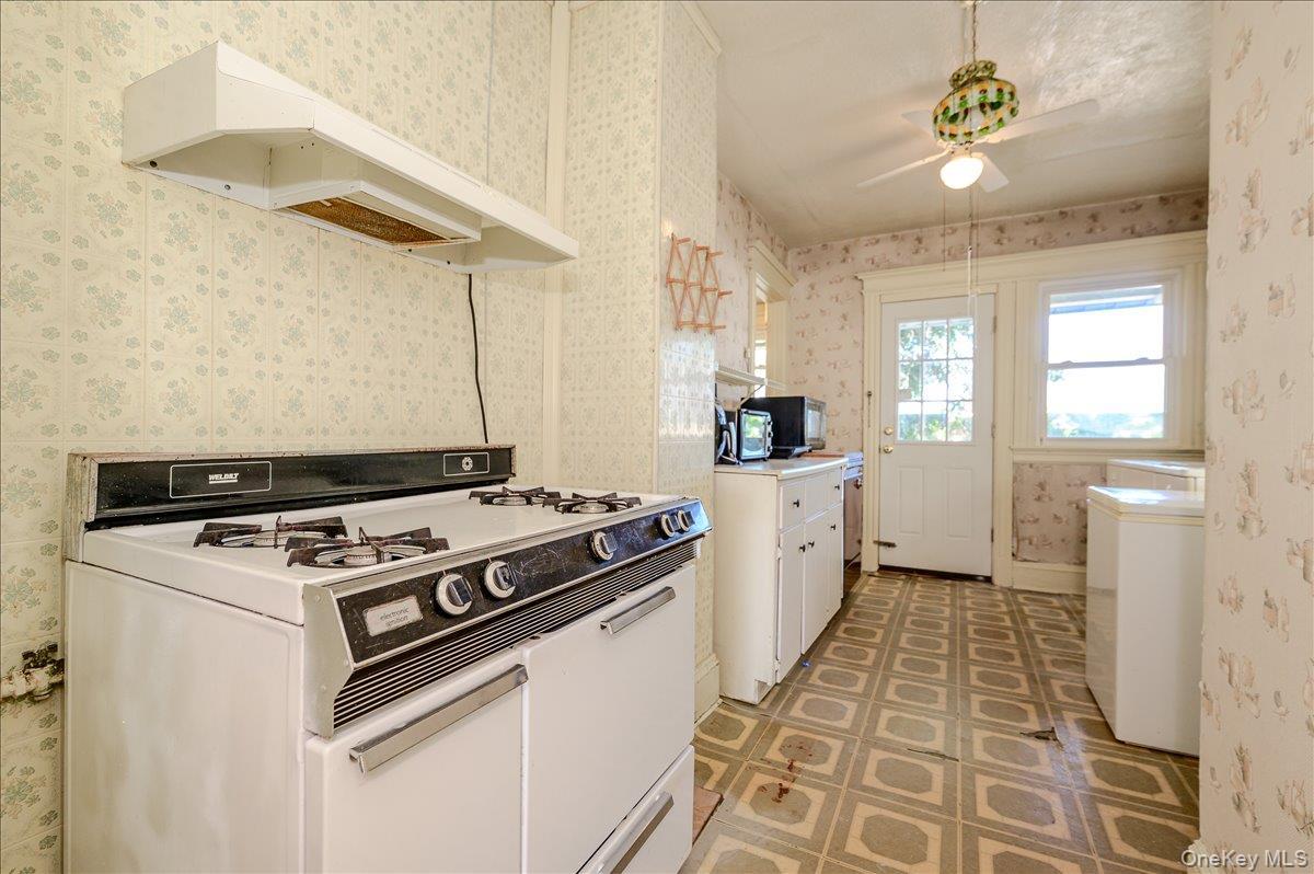 Single Family Davis Avenue  Staten Island, NY 10310, MLS-990086-9