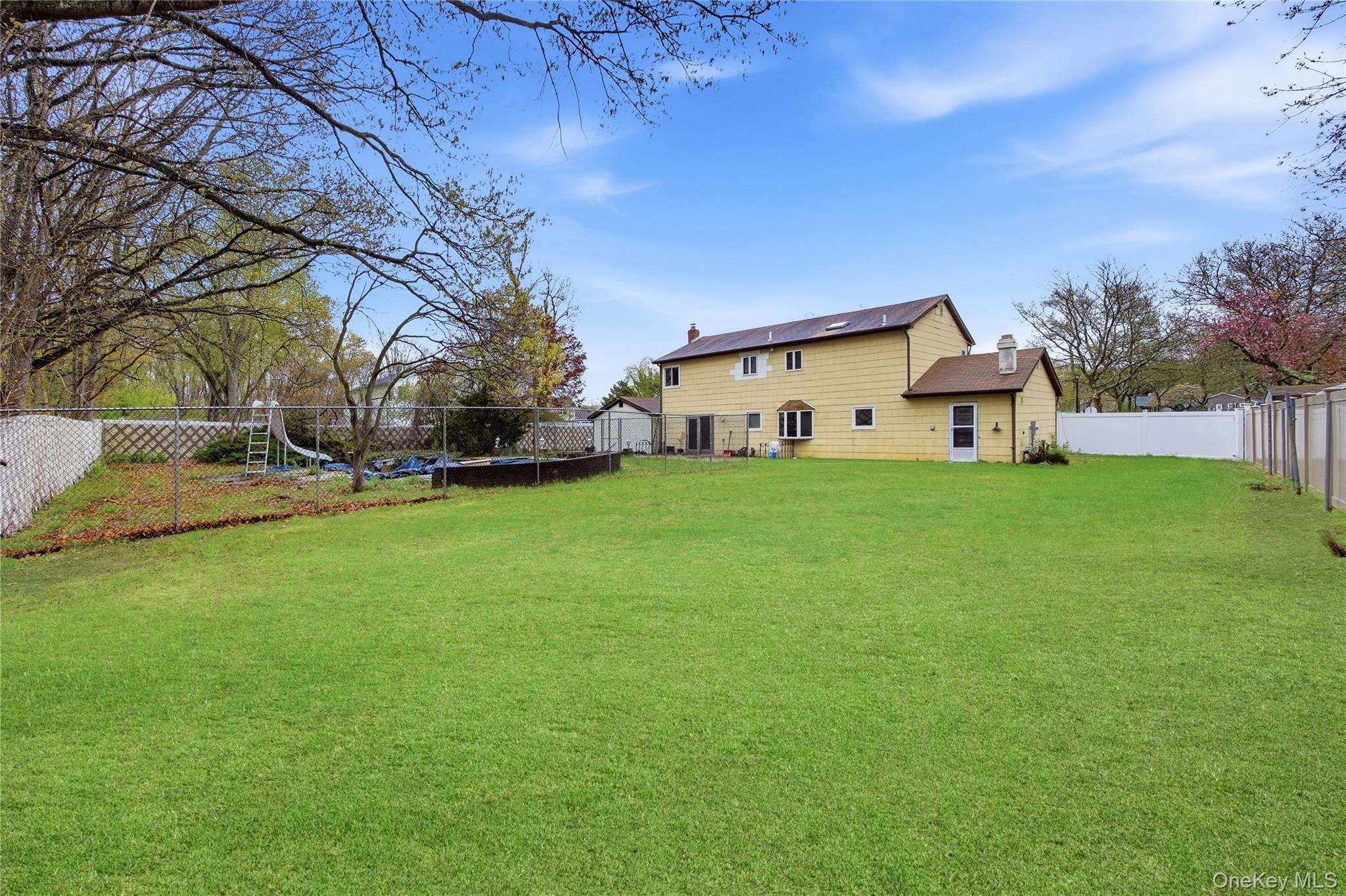 Single Family Millbury  Suffolk County, NY 11720, MLS-990090-25