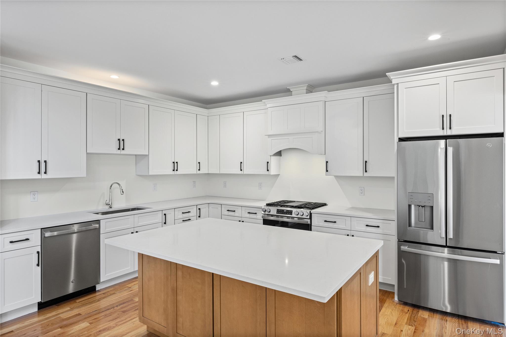 Single Family Jersey Avenue  Suffolk County, NY 11764, MLS-990098-14