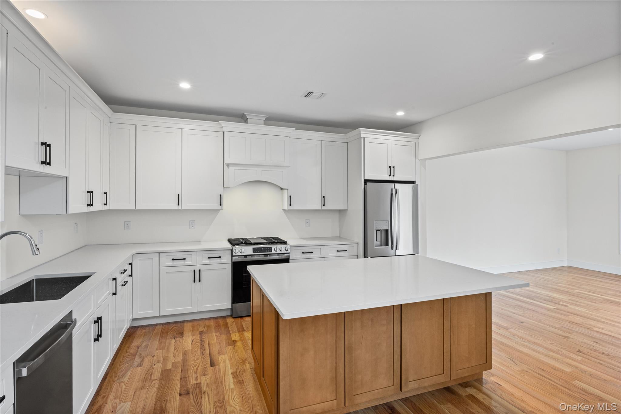 Single Family Jersey Avenue  Suffolk County, NY 11764, MLS-990098-15