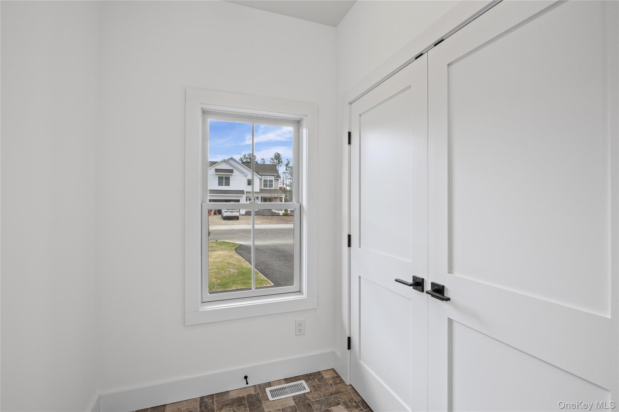 Single Family Jersey Avenue  Suffolk County, NY 11764, MLS-990098-29