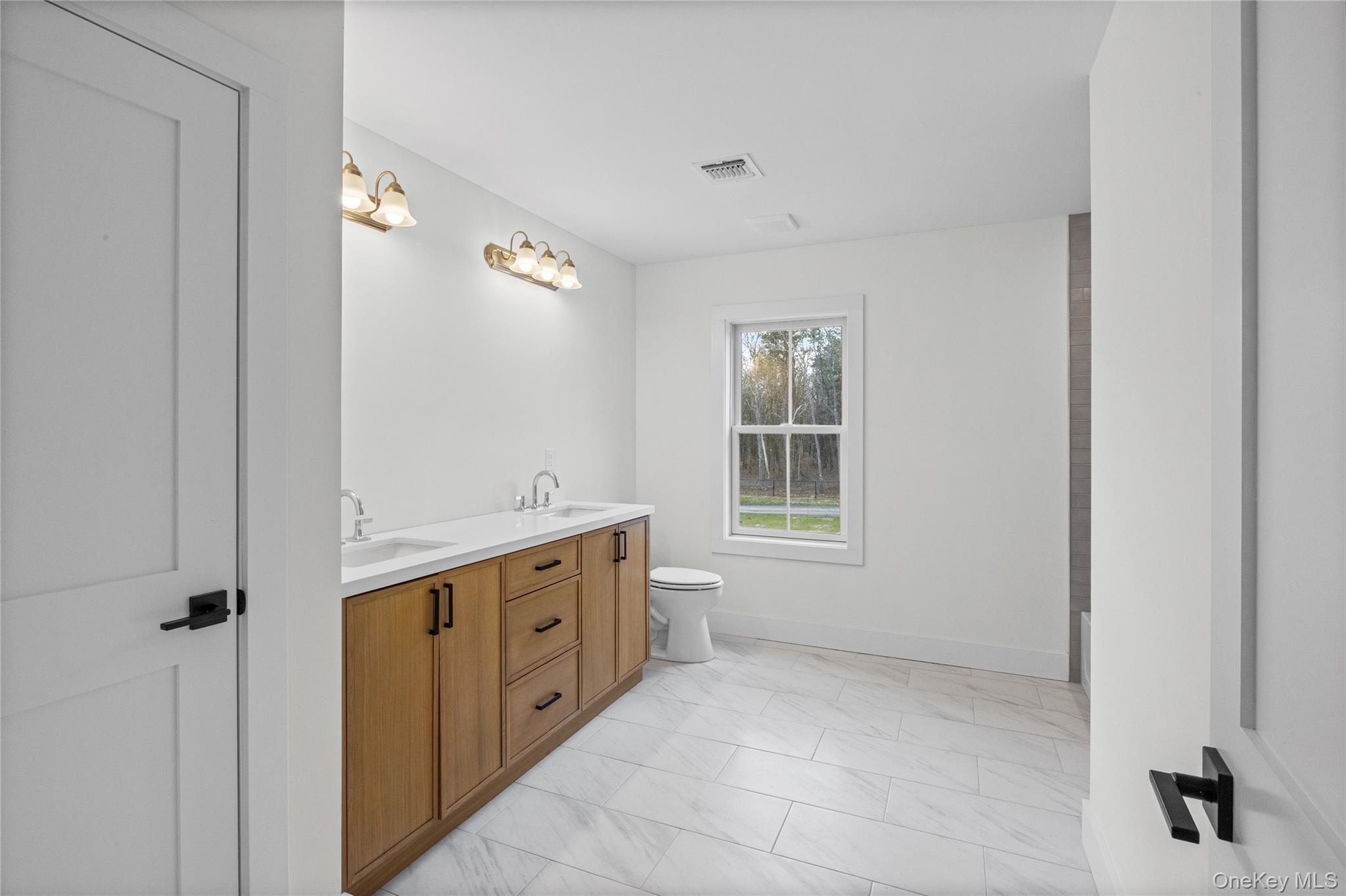 Single Family Jersey Avenue  Suffolk County, NY 11764, MLS-990098-40