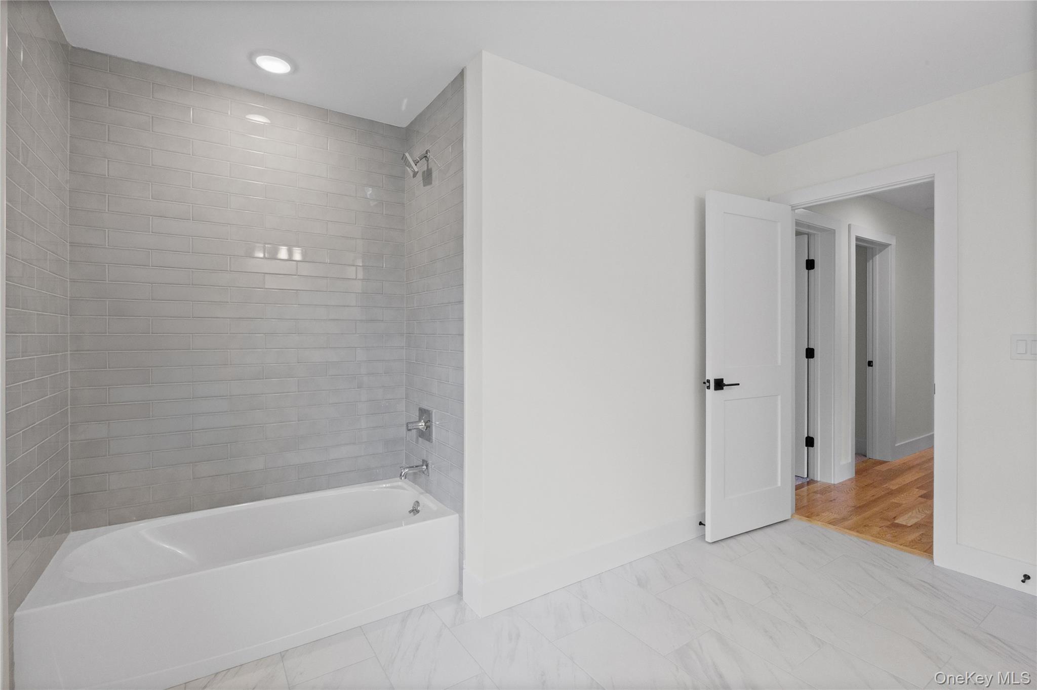 Single Family Jersey Avenue  Suffolk County, NY 11764, MLS-990098-41
