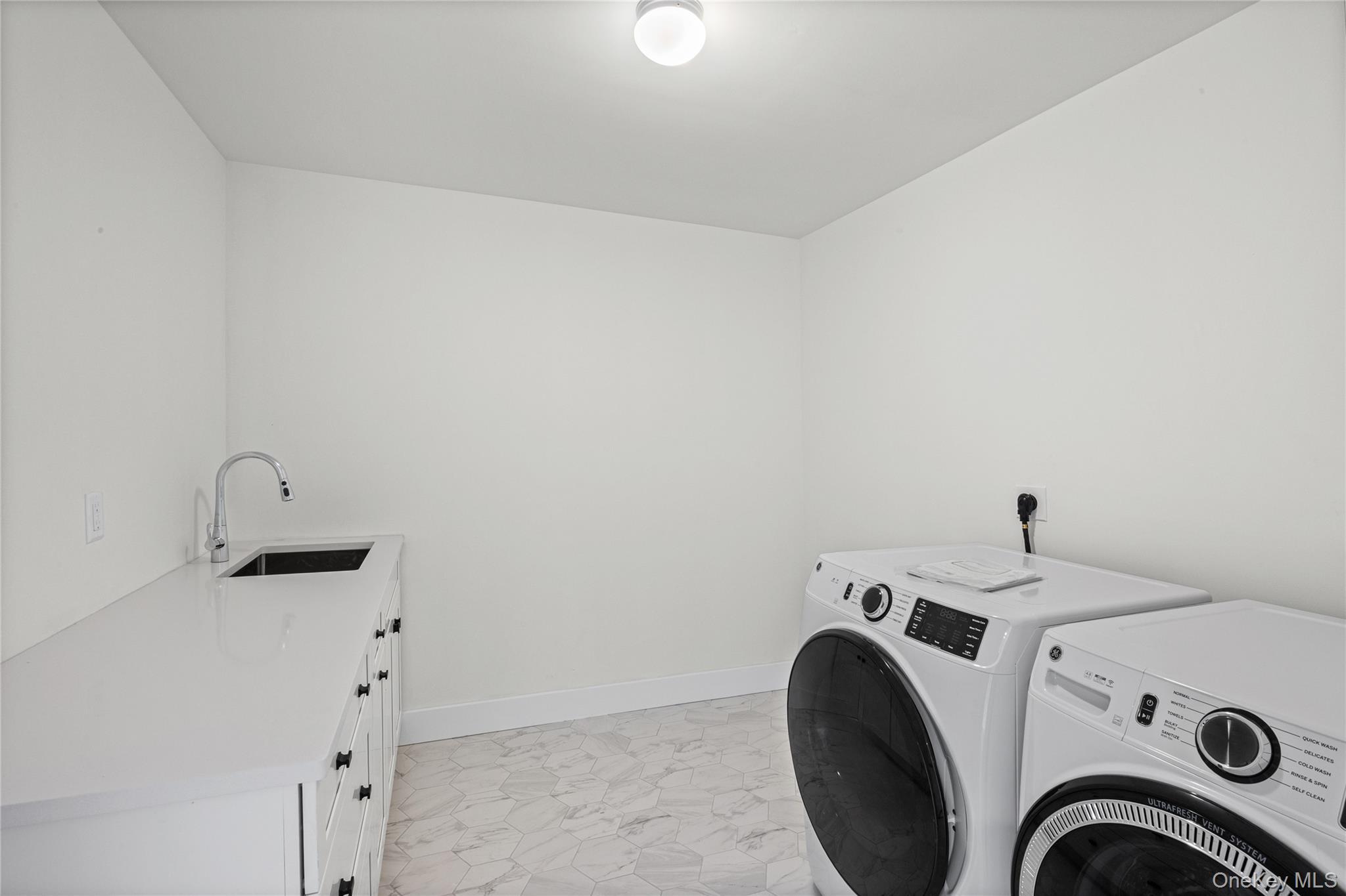 Single Family Jersey Avenue  Suffolk County, NY 11764, MLS-990098-42