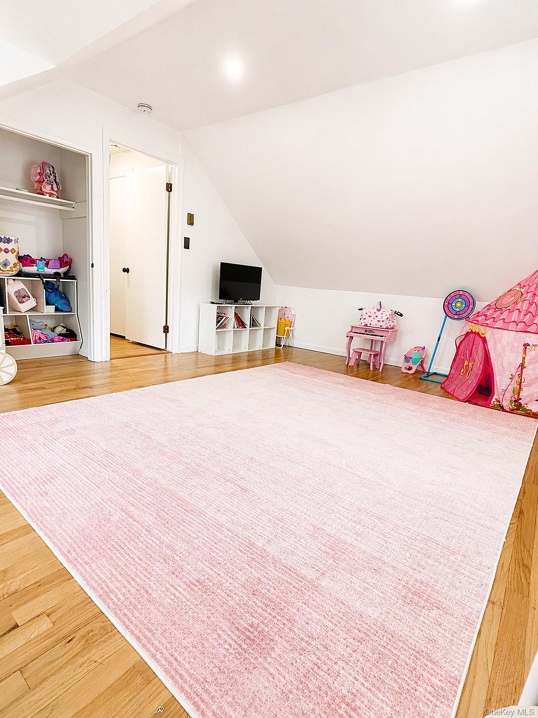 Single Family Public  Suffolk County, NY 11788, MLS-990121-24