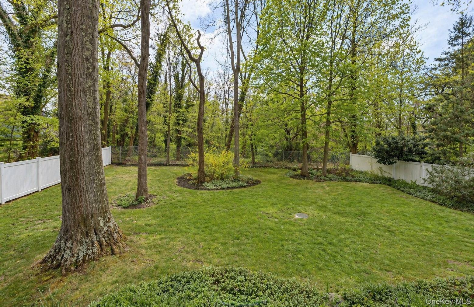Single Family Huyler  Suffolk County, NY 11733, MLS-990135-26